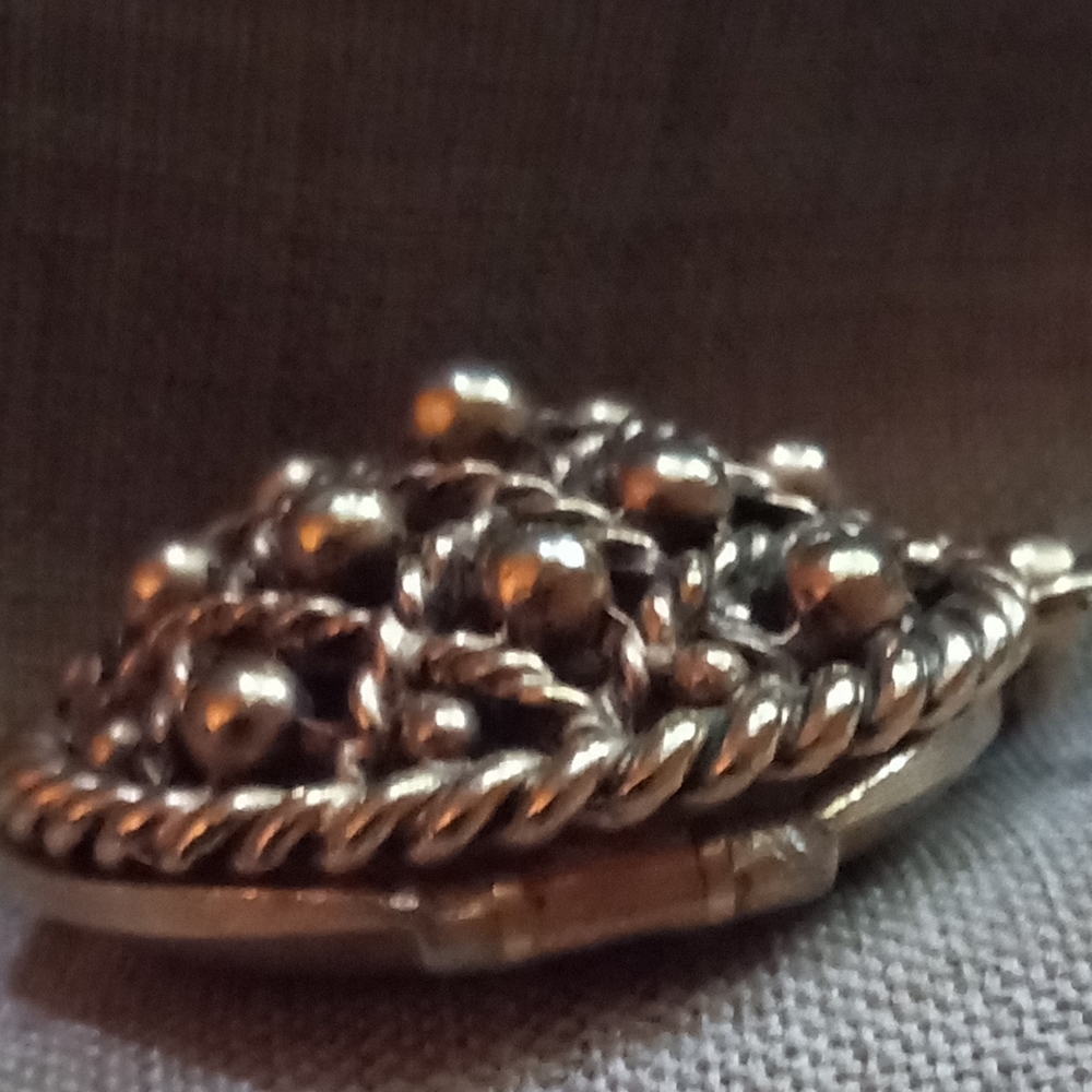 Vintage Vanda USA  Perfume Locket Pendant Gold Tone